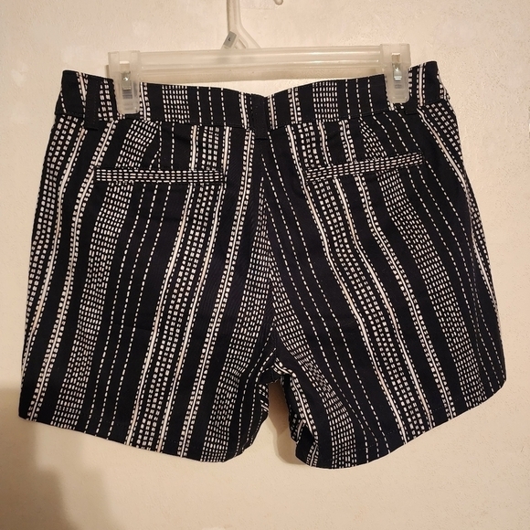 a.n.a Twill 5" Black/White Shorts Size 4 NWOT - Picture 2 of 9